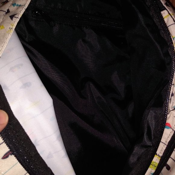 Kavu Crossbody Bag with Colorful Arrow Pattern - Picture 5 of 7